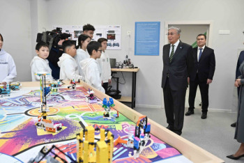 Фотография к новости: Мемлекет басшысы Астана қаласындағы №96 мектеп-гимназияны аралап көрді