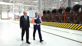 Фотография к новости: Президент темірбетон конструкцияларын шығаратын зауытқа барды