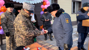 Фотография к новости: Тәуелсіздік күні қарсаңында әскери қызметшілер баспаналы болды