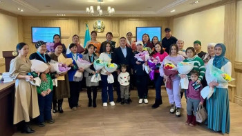 Фотография к новости: Астанада көпбалалы аналар "Алтын алқа" және "Күміс алқа" белгілерімен марапатталды