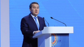 Фотография к новости: Әлихан Смайылов: Бұл – егемен еліміздің басты мемлекеттік мерекесі