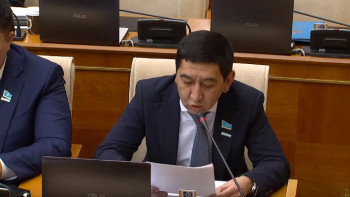 Фотография к новости: "Миллиард тауып, 15 мың теңге төлейді". Депутаттар Түркістандағы былығы көп 6 заңсыздықты атады