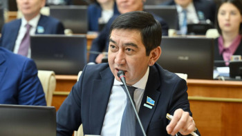 Фотография к новости: Қарапайым халықтың үнін жеткізген Ринат Зайытов полицейлерді сынады