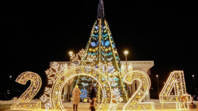 Мұз айдындары, сырғанақтар, фотоаймақтар: Астананы безендіру қалай жүргізіліп жатыр