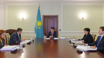 Фотография к новости: Қарин шетелде кадрлар даярлау жөніндегі республикалық комиссияның отырысын өткізді