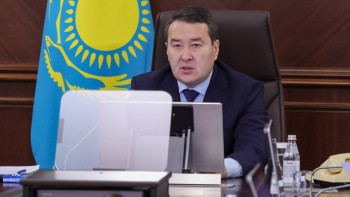 Фотография к новости: Смайылов энергетика саласының қызметкерлерін құттықтады