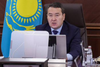 Фотография к новости: Смайылов энергетика саласының қызметкерлерін құттықтады