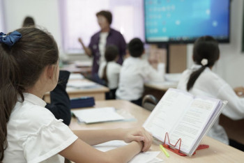 Фотография к новости: 150 мың теңге жалақы, білікті педагог, сапалы білім: Павлодар облысында білім жүйесінің жағдайы қалай?