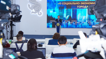 Фотография к новости: Елорда әкімі көпбалалы отбасылар мен жетімдерге пәтер берілетінін айтты