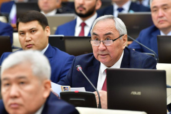 Фотография к новости: Бәрі қымбаттап жатыр. Жигули Дайрабаев биліктегілерге жерге түсуді ұсынды