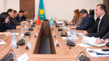 Фотография к новости: Қазақстан мен Қытай қазақстандықтардың оқуы үшін гранттарды ұлғайту мәселесін талқылады