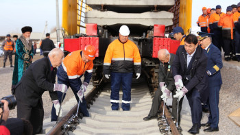 Фотография к новости: Жыл қорытындысы: жаңа теміржолдар және теңіз порттарын дамыту