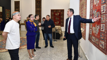 Фотография к новости: Ұлттық музейде ауған қазақтарының кілем көрмесі ашылды