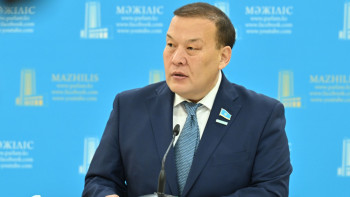 Фотография к новости: Депутат: Қарапайым адамдардың мүддесін қорғау керек