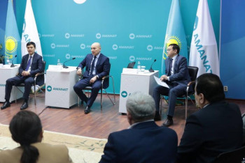 Фотография к новости: ҰЭМ басшысы Ақмола облысының мәслихат депутаттарымен кездесті