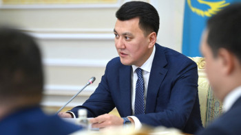 Фотография к новости: Ерлан Қарин: Қоғам санасын бір сәтте өзгерту мүмкін емес