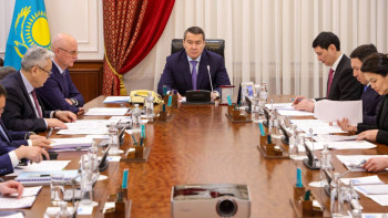 Фотография к новости: Смайылов медициналық кәсіпорындарды мемлекет меншігіне қайтаруды жеделдетуді тапсырды