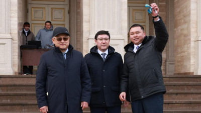 Жетісу облысының бас дәрігерлері жаңа жедел жәрдем кілттерін алды