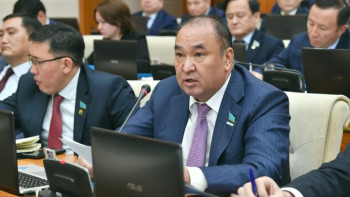 Фотография к новости: Депутат: Көп адам уақытын әлеуметтік желіде босқа өткізіп жатыр