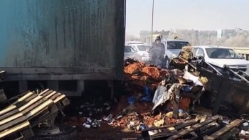 Фотография к новости: Алматыда жүк көлігінің өртенуінен кептеліс пайда болды