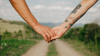 Фотография к новости: "Қазақты ЛГБТ-ға айналдырғысы келетіндей көреміз": Әлеуметтанушы демократия туралы