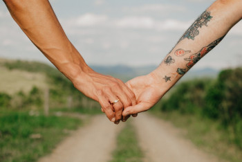 Фотография к новости: "Қазақты ЛГБТ-ға айналдырғысы келетіндей көреміз": Әлеуметтанушы демократия туралы