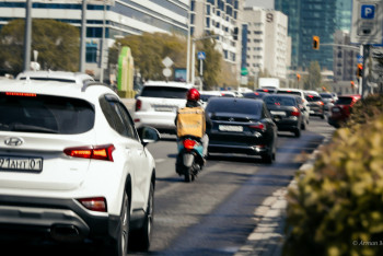 Фотография к новости: Салық пен мобильді аударым: Таксистер мен дүкеншілердің табысы қалай бақыланады