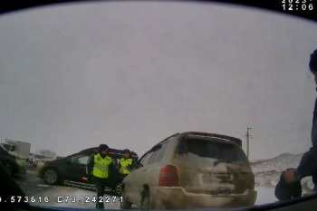 Фотография к новости: Полицейлер заңға бағынбаған жүргізушіні 100 шақырым жерге дейін қуды