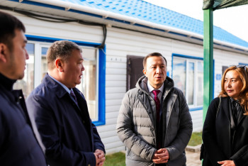 Фотография к новости: Депутат Шымкенттегі құрылысы аяқталмаған Оқушылар сарайына барды