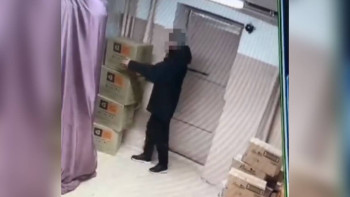 Фотография к новости: Астанада ұрлық жасаған азамат камераға түсіп қалды