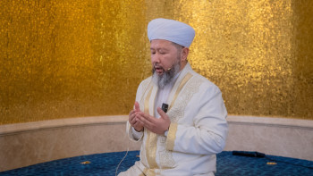 Фотография к новости: Бас мүфти Қаңтар оқиғасының құрбандарына құран бағыштады