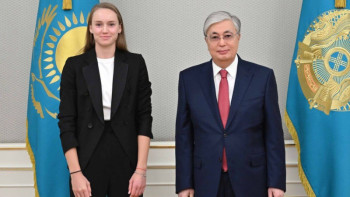 Фотография к новости: Тоқаев Елена Рыбакинаны жеңісімен құттықтады