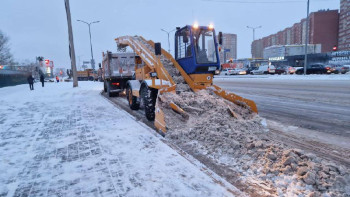 Фотография к новости: Астанадағы қарды 2 мыңға жуық техника тазартып жатыр