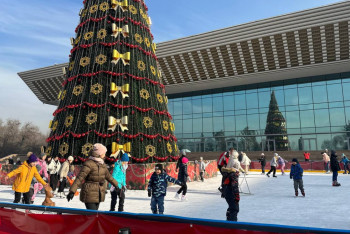 Фотография к новости: Фоторепортаж: Алматыдағы тегін мұз айдындары