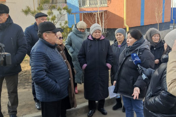 Фотография к новости: Мәжіліс депутаты Алматыдағы тұрғын үй кешенінің тұрғындарымен кездесті