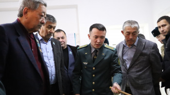 Фотография к новости: Депутат БҚО-дағы шекаралық өткізу бекетіндегі жағдаймен танысты