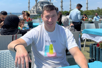 Фотография к новости: Әнші Рахат Тұрлыханов әйелін соққыға жықты деп айыпталды