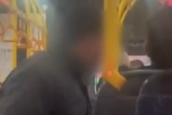 Фотография к новости: Алматыда автобус жолаушысы шетелдіктерге тиіскен