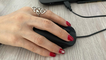 Фотография к новости: Дәрігер тырнаққа жағатын гель-лактың зияны туралы айтты