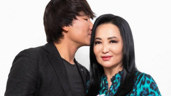 Фотография к новости: Қайрат Нұртастың анасы 15 жыл бұрын қабылдаған шешіміне өкінетінін айтты