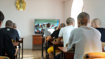 Фотография к новости: Әскерден алып қалғаны үшін ақша алып отырған. Тергеу аяқталды