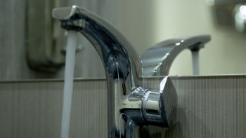 Фотография к новости: Испания таза суды тұтынуға шектеулер енгізді