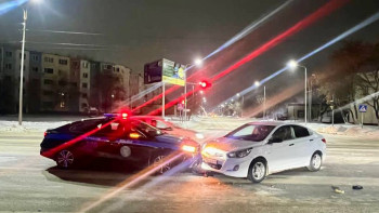 Фотография к новости: Қостанайлық тірі қалу үшін патрульдік көлікке әдейі соғылған