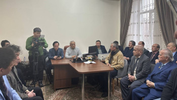 Фотография к новости: Жазушы: Елімізде саяси-экономикалық бастамалар іс жүзінде іске асып келеді