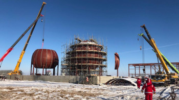 Фотография к новости: Мәжілісмен Атыраудағы газ өңдеу зауытының құрылысымен танысты