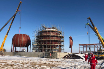 Фотография к новости: Мәжілісмен Атыраудағы газ өңдеу зауытының құрылысымен танысты