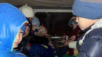 Фотография к новости: Ақтөбелік полицейлер қатты аязда жолда қалған шетелдіктерге көмектесті