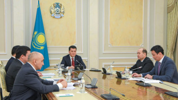 Фотография к новости: Қарин Сыбайлас жемқорлыққа қарсы іс-қимыл мәселелері жөніндегі комиссияның отырысын өткізді