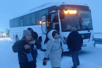 Фотография к новости: Ақмола облысында бұзылған автобустан 14 адам эвакуацияланды