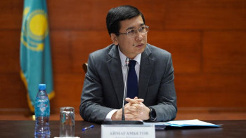 Фотография к новости: Асхат Аймағамбетов мұғалімдер тап болатын тағы бір проблеманы атады